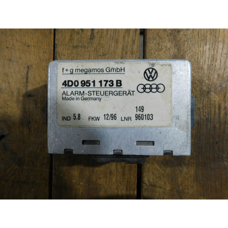 БЛОК КЕРУВАННЯ СИГНАЛІЗАЦІЕЮ AUDI A4B5. 4D0951173B.