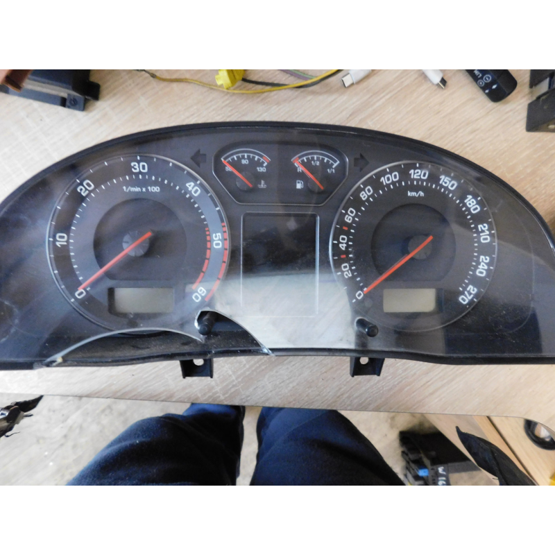 Панель приладів Skoda SuperB 1 3U0 920 841 A