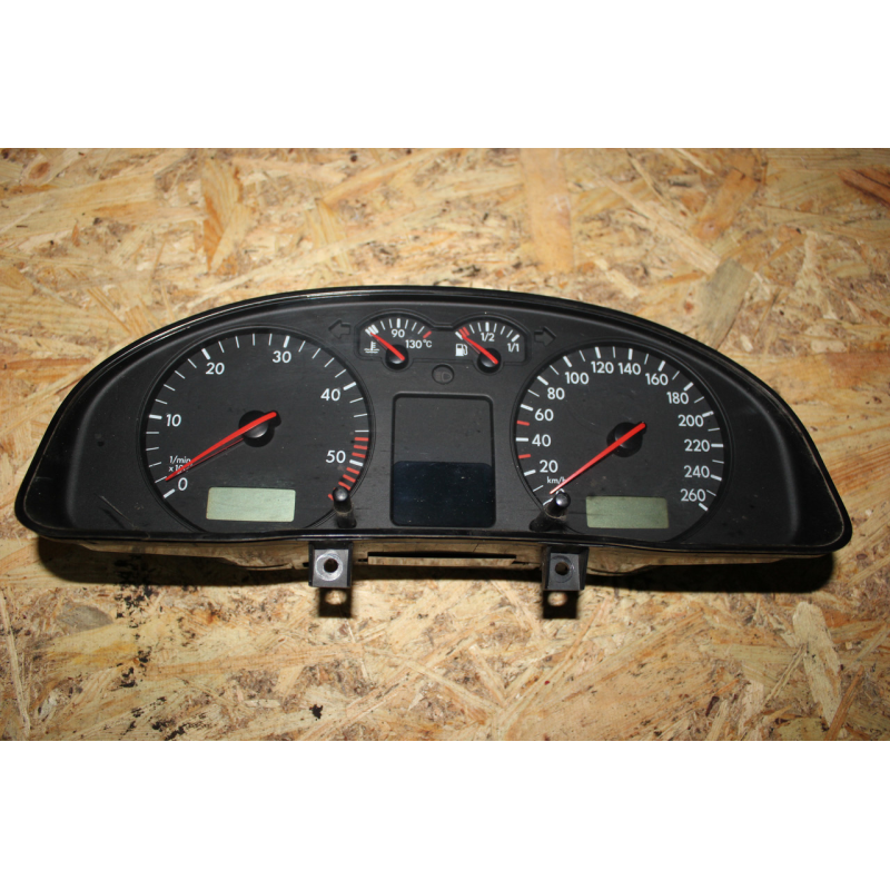 Панель приладів Volkswagen Passat B5 3B0 920 822 A