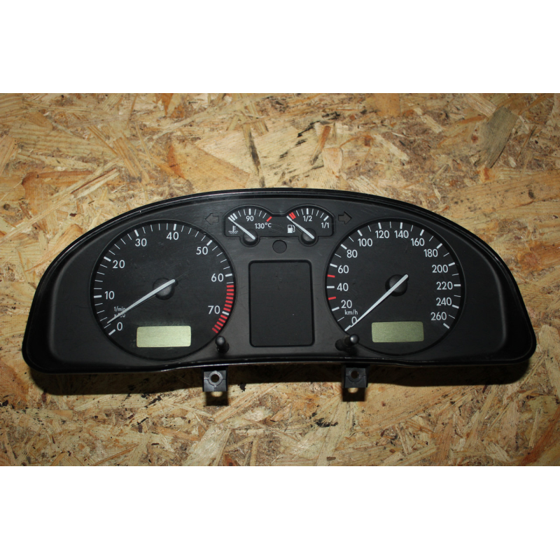 Панель приладів Volkswagen Passat B5 0905-194-0090