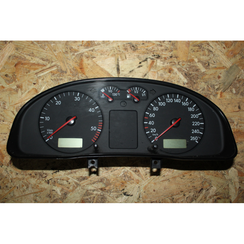 Панель приладів Volkswagen Passat B5 3B0 920 802 A