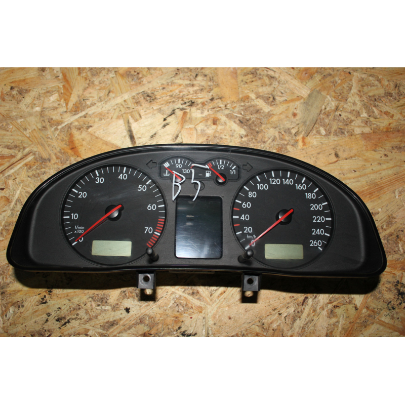 Панель приладів Volkswagen Passat B5 3B0 920 842