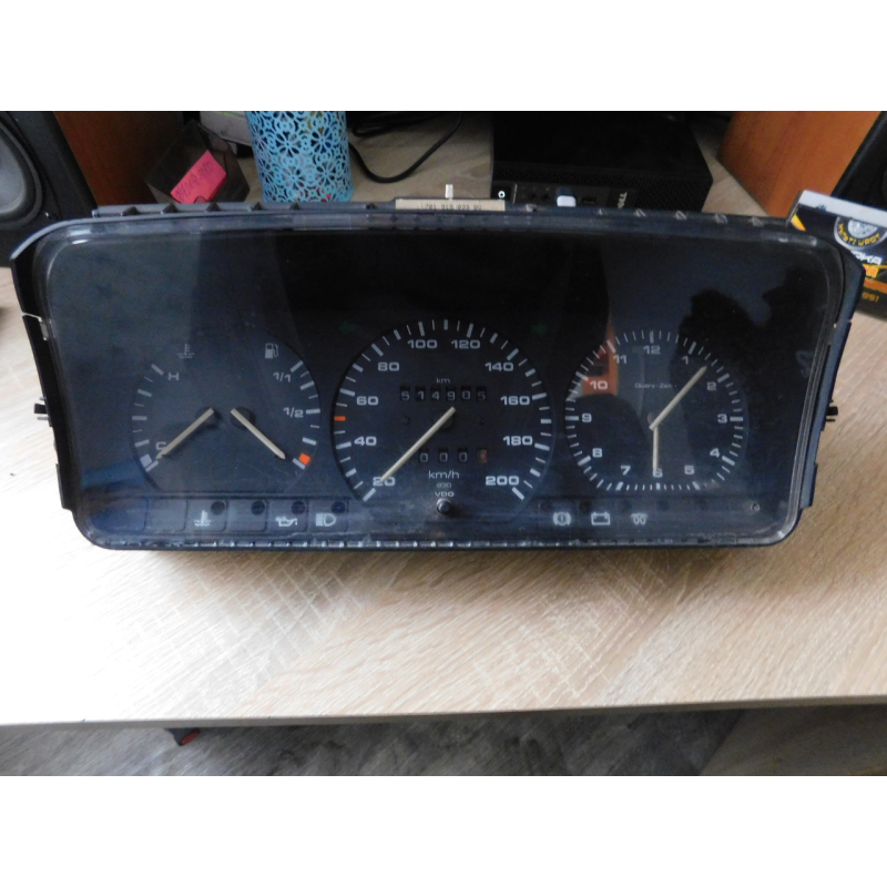 Панель приладів  VOLKSWAGEN T4. 701919033BQ.