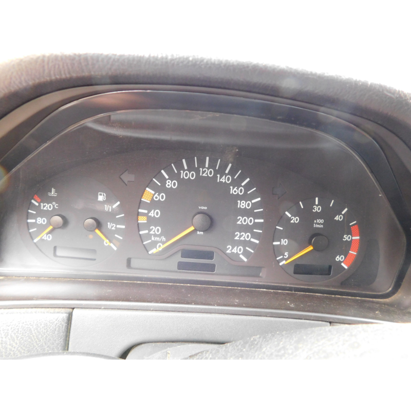 Панель приладів  MERCEDES W210 дизель. 2105401448.