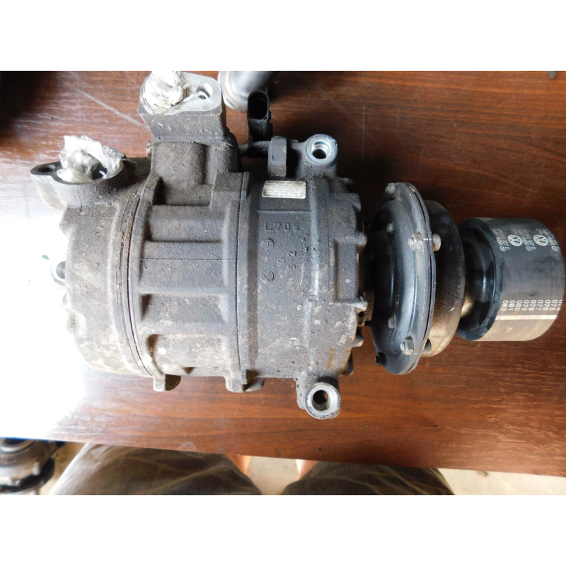 Компресор кондиціонера  VW TOUAREG 2.5 TDI 7H0820805J.
