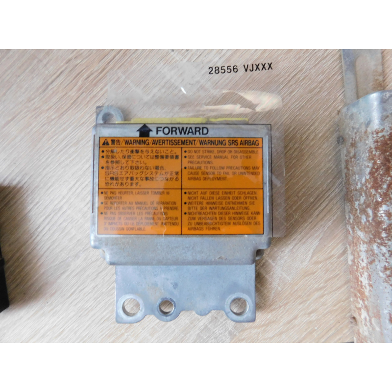 Блок керування подушками безпекі AIRBAG  NISSAN NAVARA D-22. 28556VJ201.