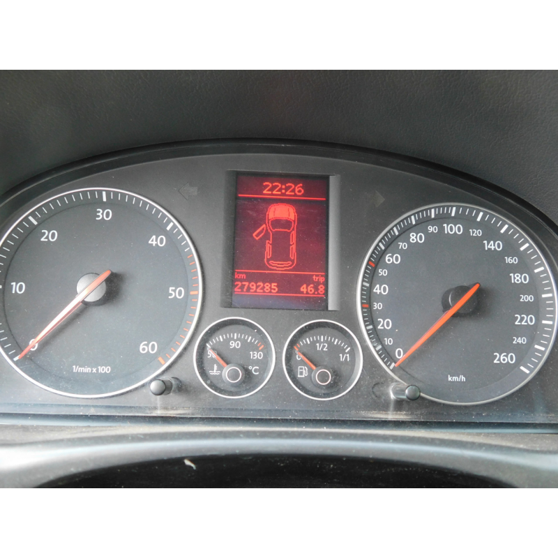 Панель приладів  VW TOURAN 2.0 TDI.