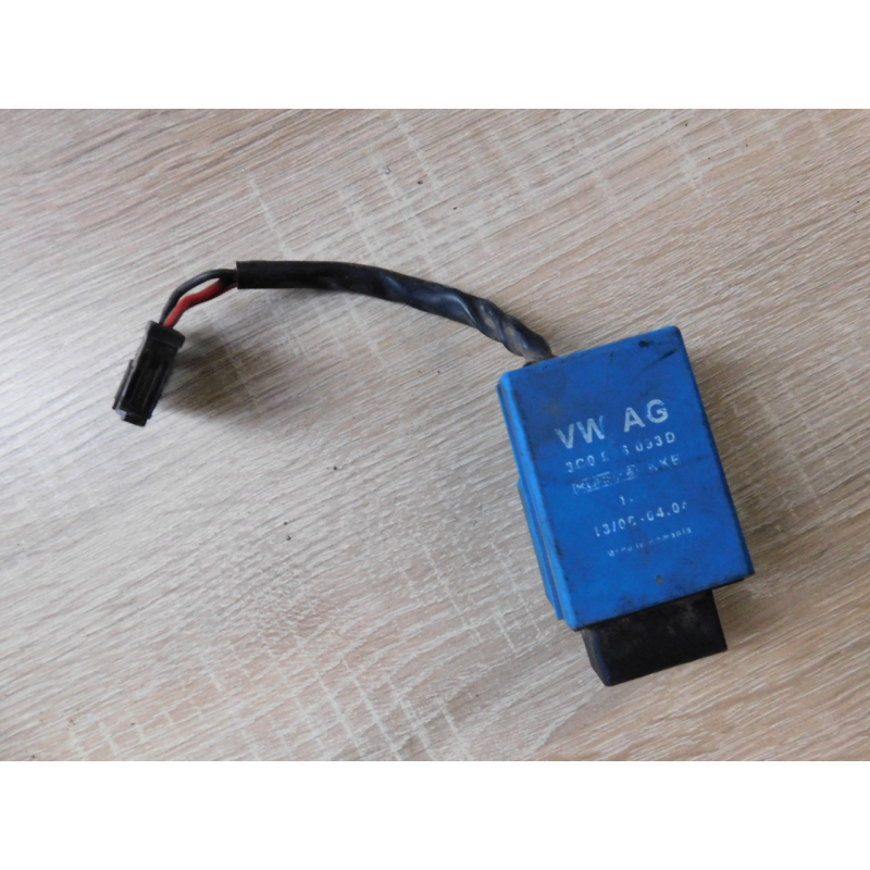 Блок управління паливним насосом VW PASSAT.  3C0906093D