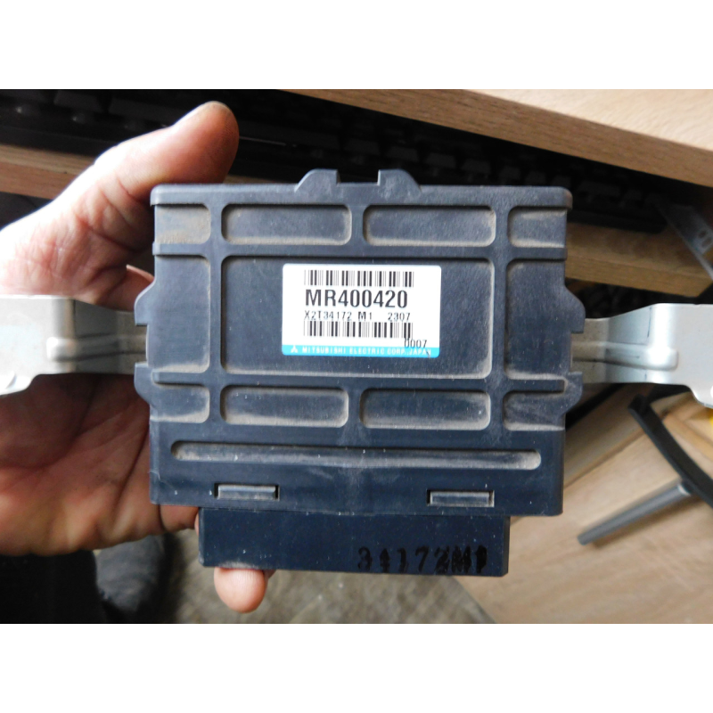 Блок керування  ABS MITSUBISHI PAJERO WAGON 3.  MR400420