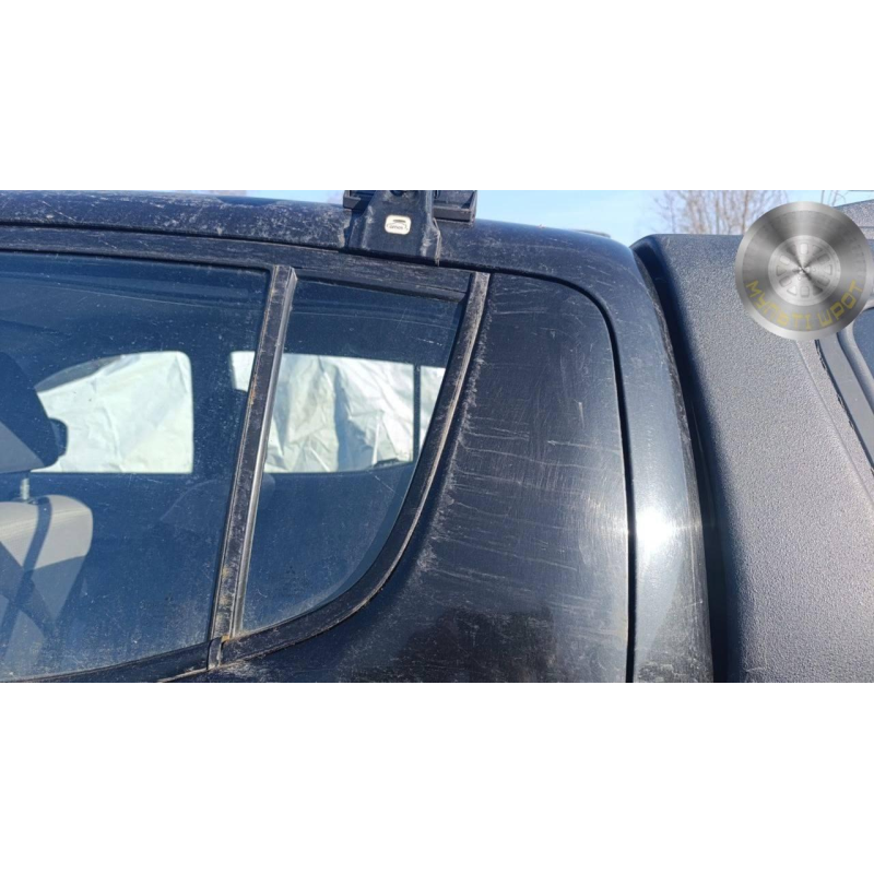 Скло заднє ліве дверей (глухе) Mitsubishi L200 2013 р.