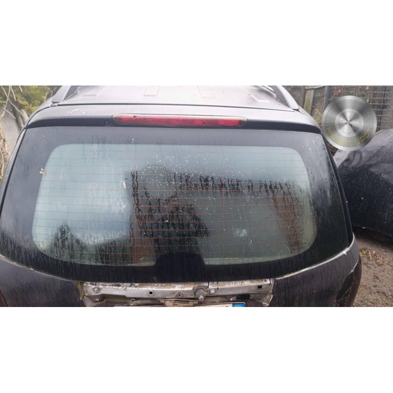 Скло багажника SsangYong Rexton I