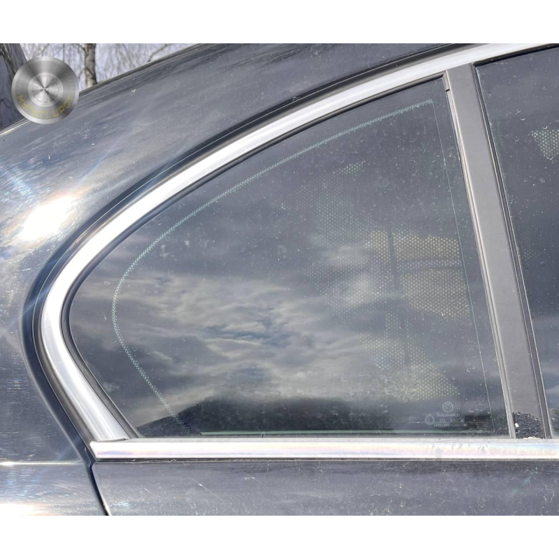 Скло заднє праве глухе BMW 735 E65  2001–2005