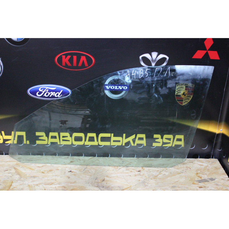 Скло переднє ліве Audi A4 B5