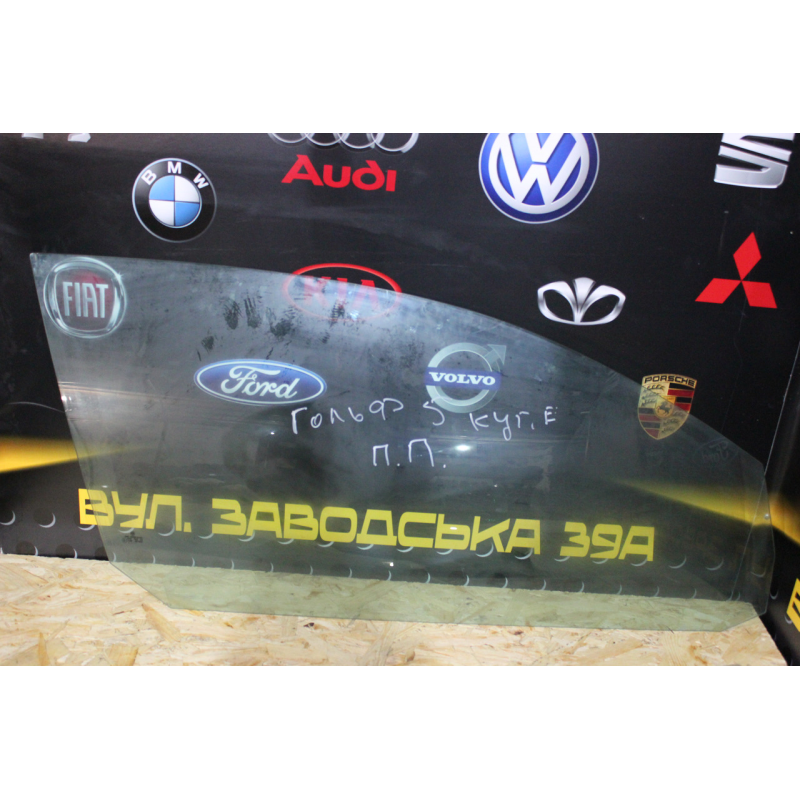 Скло переднє праве Volkswagen Golf 5, купе