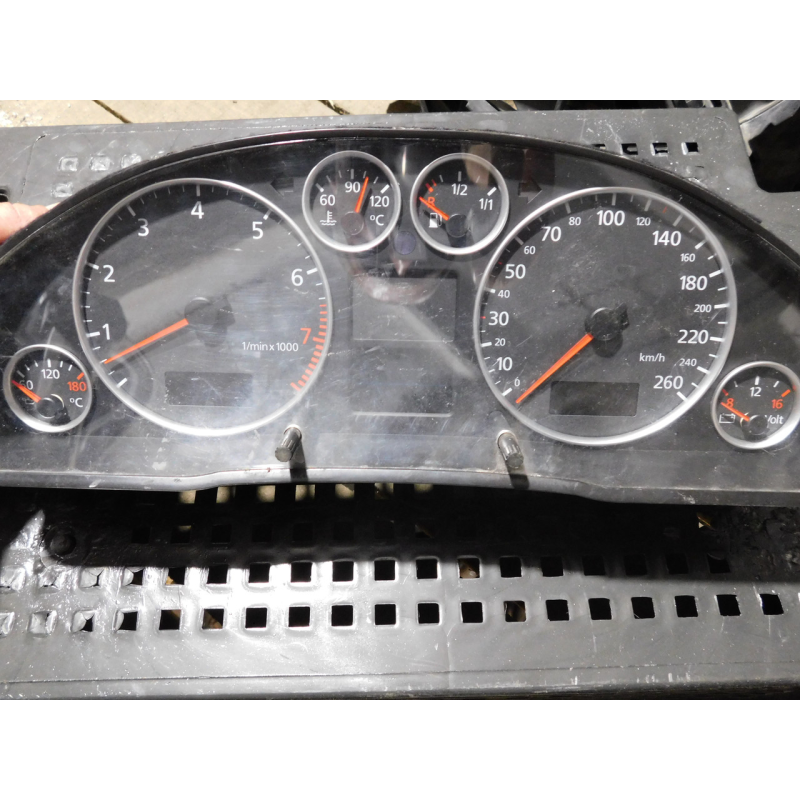 Панель приладів 4B0919880 Audi A6C5